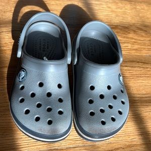 Kids crocs size 9. Gray/navy/white.